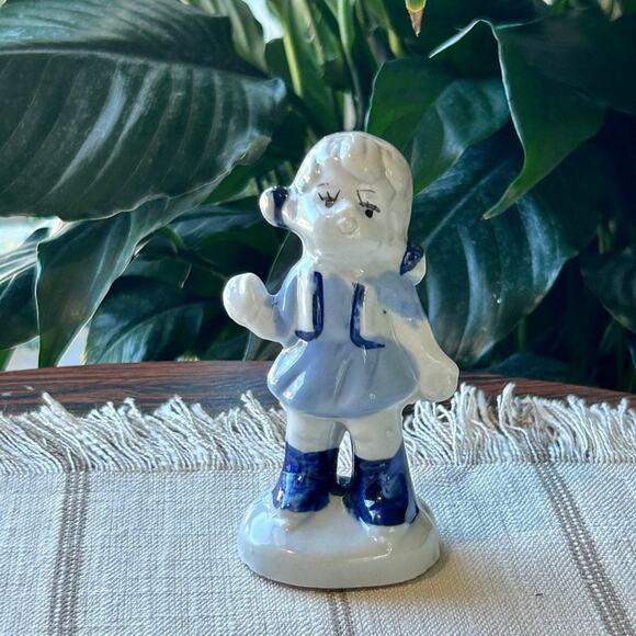 Vintage Blue White Porcelain Figurine of Little Holland Girl in Blue Dress - Picture 11 of 12